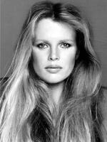 𡤱 Kim Basinger